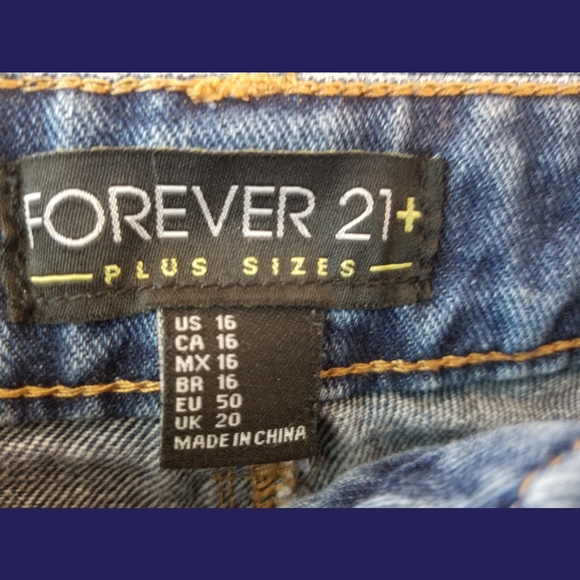 Forever 21 Plus Sizes Distressed Jean Shorts Sz 16 - Picture 3 of 5